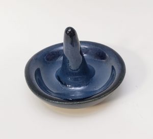 dark blue ring holder