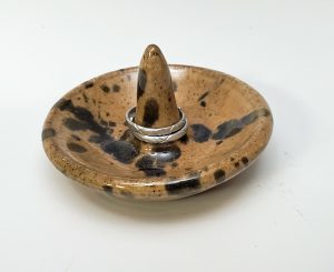 ring holder in splatter glaze