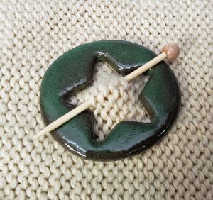 Circle star shawl pin in dark green