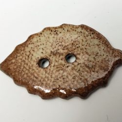 Eggshell leaf button